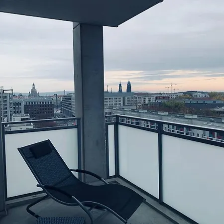 Apartment Mit Penthouse Charakter In Dresden Exterior photo